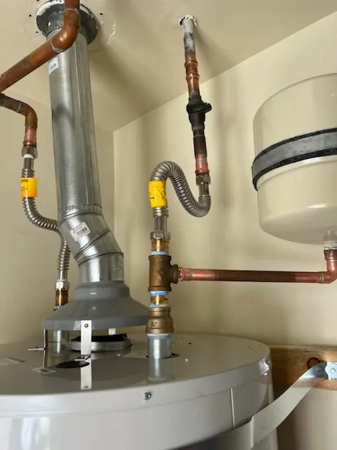 Water heater installation and plumbing repair in Aurant